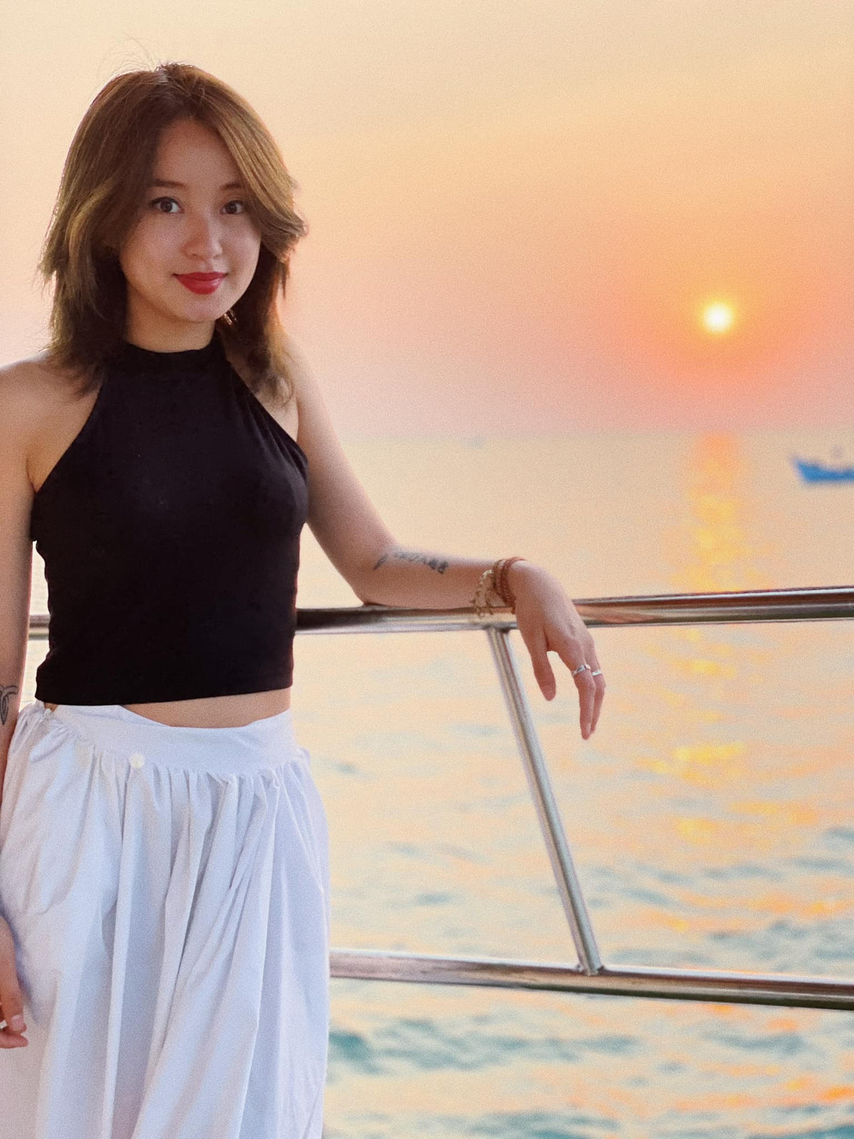 Là một trong những hot girl đời đầu khá nổi tiếng từ những năm 2005 - 2006, có lẽ cái tên Mi Vân không còn xa lạ đối với nhiều bạn trẻ. Tuy đã là bà mẹ hai con nhưng những khoảnh khắc khoe sắc vóc của cựu hot girl đã thực sự gây ngỡ ngàng cho tất cả cư dân mạng.