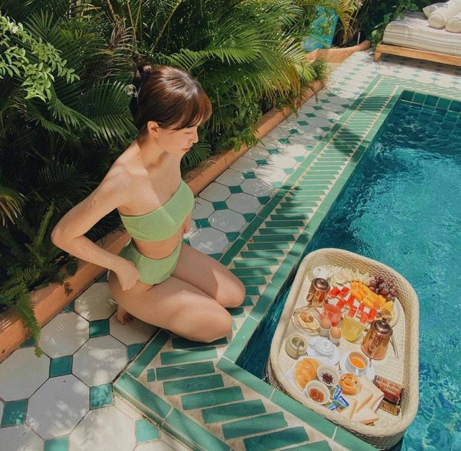 Hot girl triệu followers không quên tạo dáng ngồi bambi siêu hot.