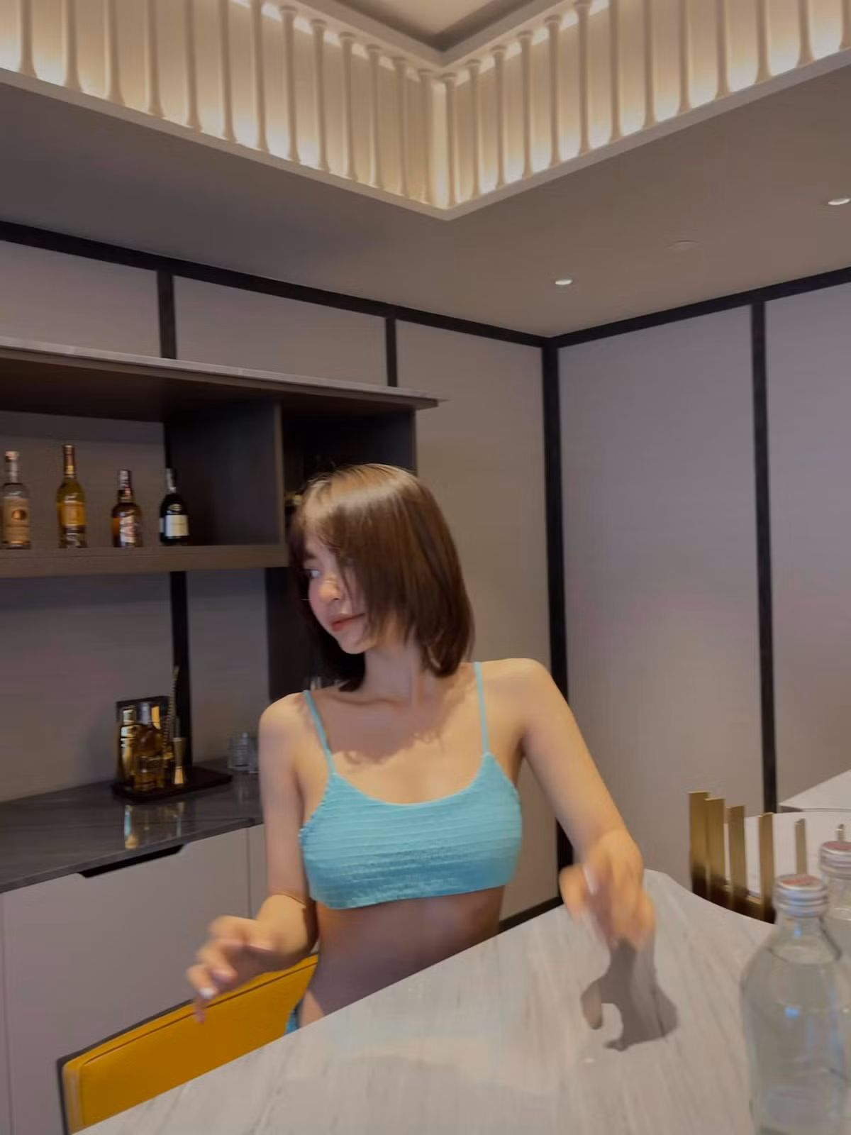 Sau ít giờ đăng tải trên trang cá nhân, hình ảnh mới của hot girl Mẫn Tiên đã thu hút lượt like và vô vàn bình luận xuýt xoa về vẻ ngoài vô cùng chuẩn chỉnh của cô.
