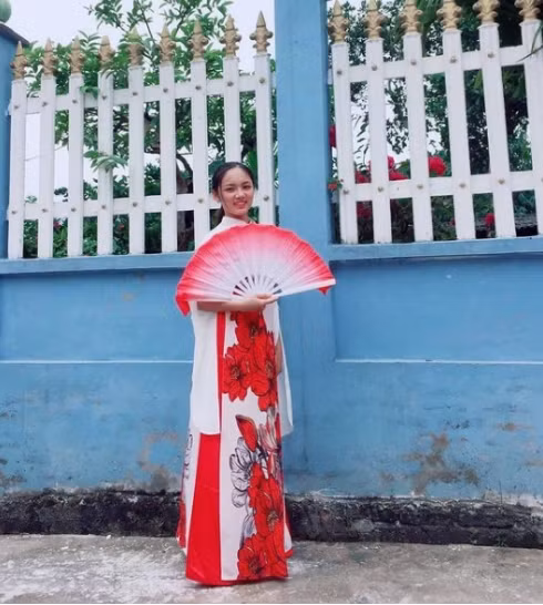 Theo dõi trang cá nhân của Thu Hương có thể thấy cô nàng chính là một trong những “fan cứng" của chương trình Đường lên đỉnh Olympia qua những khoảnh khắc mà cô nàng luôn cập nhật lên MXH.