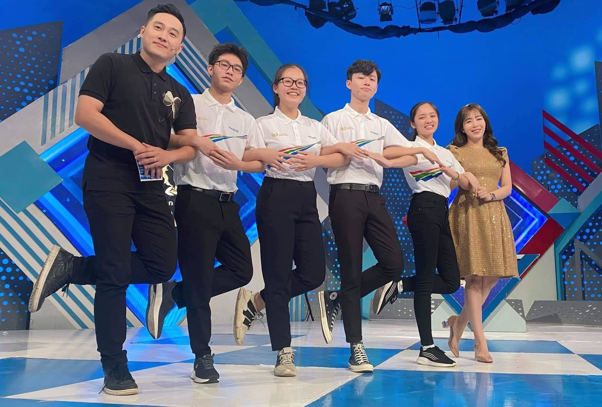 Bên cạnh kiến thức “khủng", trong chương trình Đường lên đỉnh Olympia, Thu Hương khiến nhiều khán giả phải bật cười khi tự tin thể hiện khả năng nói chuyện bằng giọng Bắc, Trung, Nam.