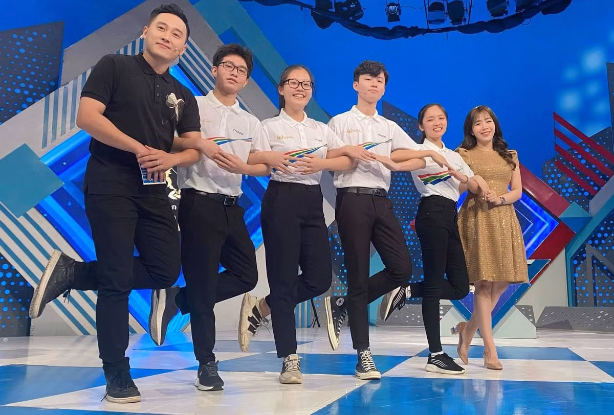 Bên cạnh kiến thức “khủng", trong chương trình Đường lên đỉnh Olympia, Thu Hương khiến nhiều khán giả phải bật cười khi tự tin thể hiện khả năng nói chuyện bằng giọng Bắc, Trung, Nam.