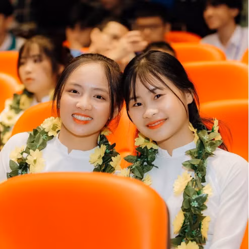 Dù góc chụp từ dưới lên nhưng Hương vẫn xinh bất chấp. Rất nhiều cư dân mạng sau đó đã để lại những bình luận ngợi khen ngoại hình của thí sinh này.