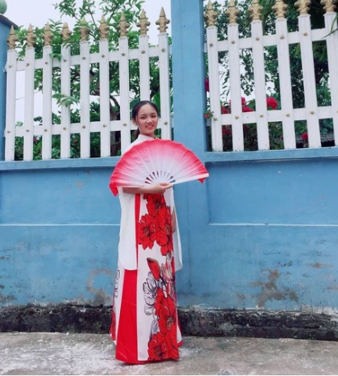 Theo dõi trang cá nhân của Thu Hương có thể thấy cô nàng chính là một trong những “fan cứng" của chương trình Đường lên đỉnh Olympia qua những khoảnh khắc mà cô nàng luôn cập nhật lên MXH.