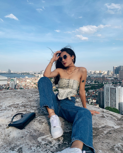 Thay đổi nhan sắc chưa đủ, gái xinh 2K này còn thay đổi luôn phong cách sang cá tính hơn.