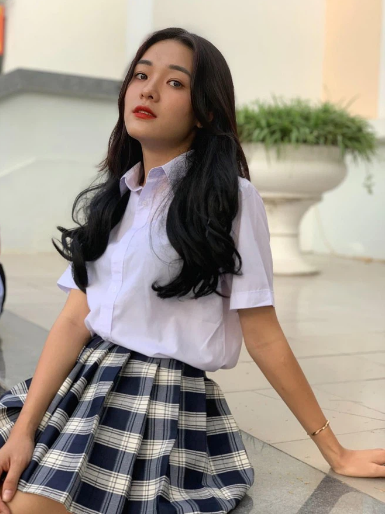 Trước khi gia nhập FAPtv, Hồng Hạnh từng 2 lần thi vào Đại học Sân khấu - Điện ảnh Hà Nội nhưng không được may mắn bước vào cánh cổng Đại học.