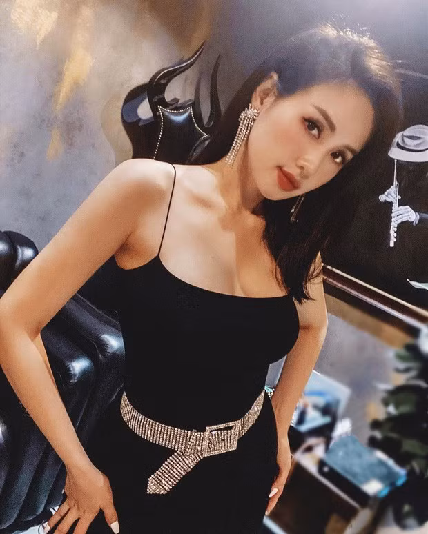 Cựu hot girl Hà thành có cuộc sống viên mãn sau khi kết hôn, không chỉ nhan sắc thăng hạng, Tâm Tít còn khiến nhiều chị em trầm trồ ngưỡng mộ khi sở hữu nhiều món đồ hàng hiệu.