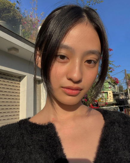 Vào tháng 8 năm ngoái, Dương Minh Ngọc nằm trong danh sách 100 gương mặt đẹp nhất Thế giới cùng với Á hậu Huyền My và hot girl Khả Ngân.