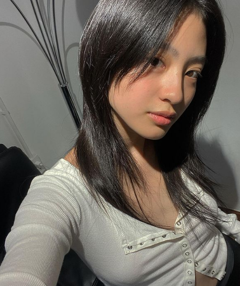 Phong cách thời trang của Dương Minh Ngọc khá đa dạng, lúc thì nóng bỏng trong những bộ trang phục hở bạo, khi lại năng động, cá tính.