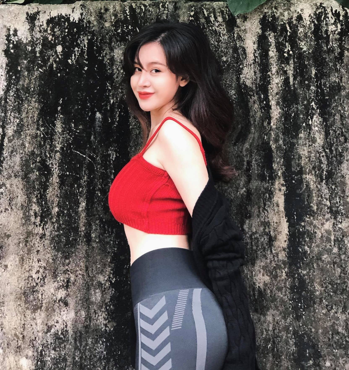 Mặc dù cô nàng tuyên bố không muốn tạo scandal để nổi tiếng như xưa, nhưng có thể thấy những clip mới đây Bà Tưng đều vô tình tạo nên nhiều tranh cãi, phản đối.