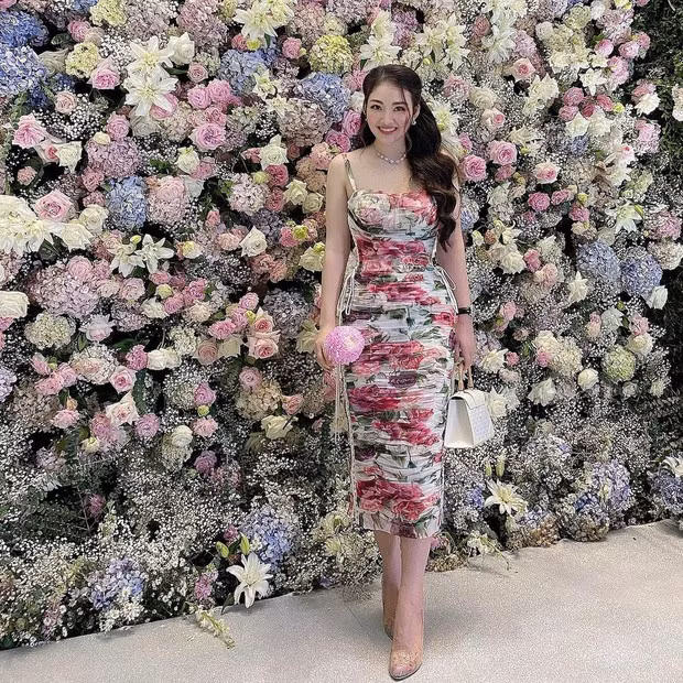 Cô từng chia sẻ mình luôn được chồng chiều chuộng, chăm sóc. Cô dâu Thu Hương và chồng khoe không ít khoảng khắc ngọt ngào với chồng trên trang cá nhân.