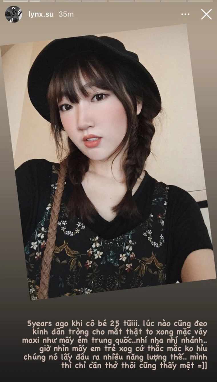 Trước đó, cựu hot girl cũng khoe một bức ảnh cũ cách đây 5 năm, thời cô còn theo phong cách khá điệu đà, nữ tính. So với thời điểm hiện tại, thực sự trông Linh Sugar không già đi chút nào cả.