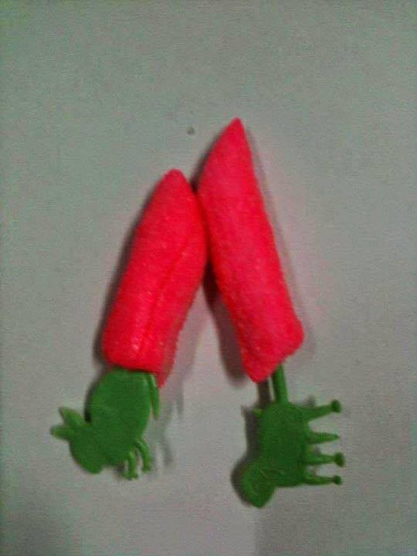 Những chiếc kẹo kiếm này chẳng ngon nghẻ gì, chỉ độc một vị ngọt đậm và lại còn cứng ngắc nhưng laị rất được nhiều đứa trẻ ưa chuộng.