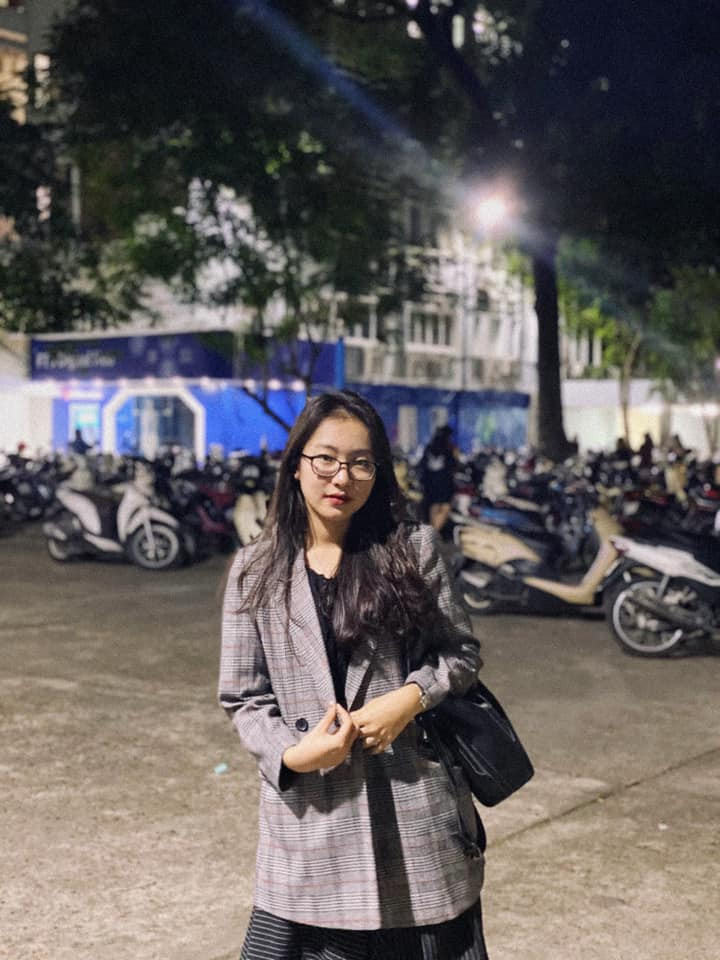 Bước chân vào cánh cổng Đại học, nữ thí sinh xinh đẹp năm nào vẫn thể hiện được mình là cô gái giỏi giang, năng động với nhiều thành tích ấn tượng như: đạt giải Nhì cuộc thi Tài năng trẻ Logistics cấp trường, giải Ba cuộc thi CASE 2020,...
