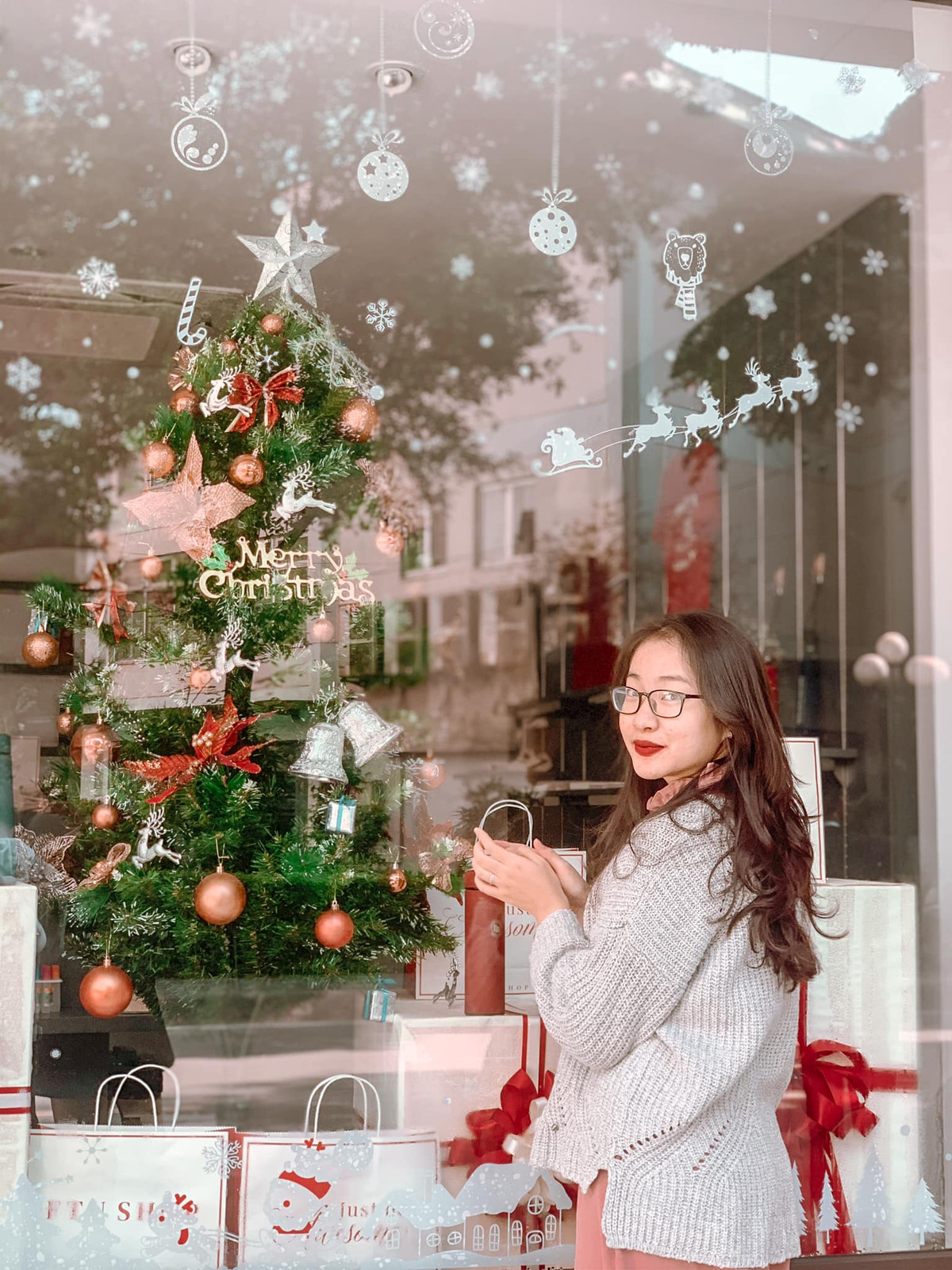 Sự tự tin, năng động vốn có của cô gái Nghệ An vẫn giữ nguyên và thể hiện trong thần thái của cô.