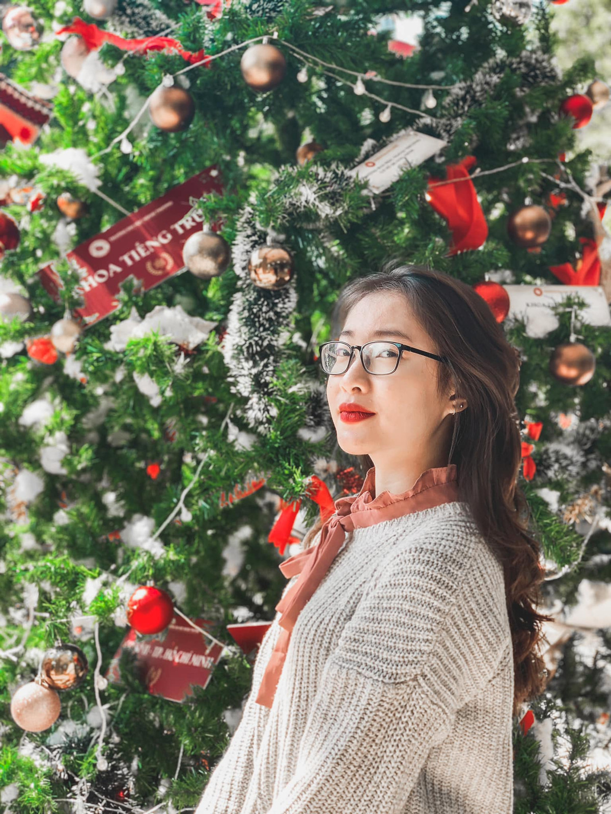 Từ một nữ sinh giản dị, Hà Phương giờ đây sắc sảo và quyến rũ hơn nhiều.