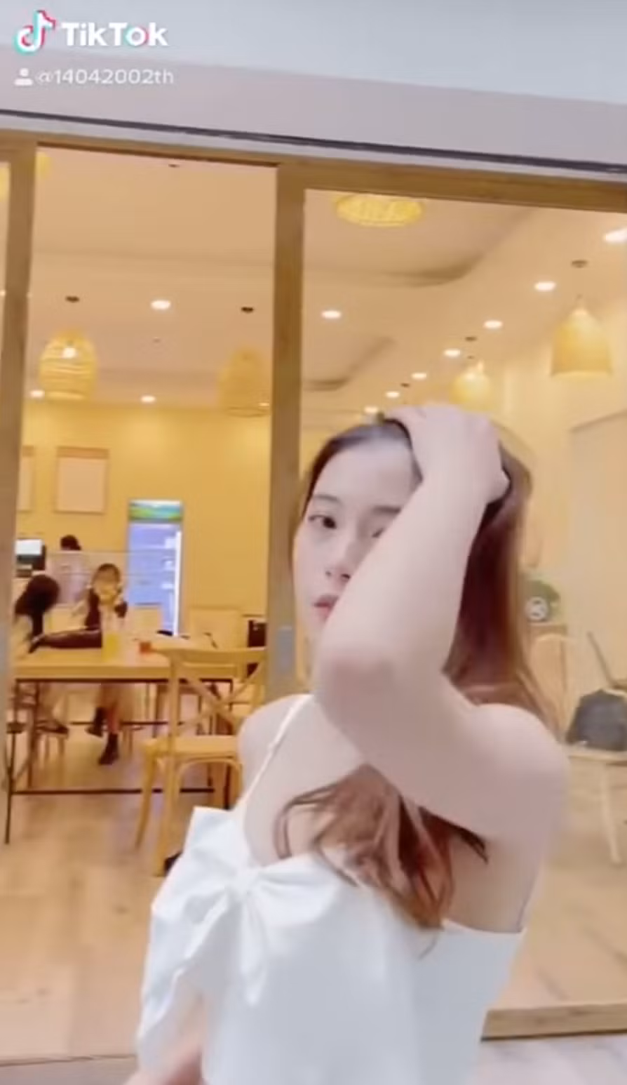 Mỗi khoảnh khắc Thu Huyền khoe dáng trên MXH Tiktok đều nhận được vô số lời khen ngợi.