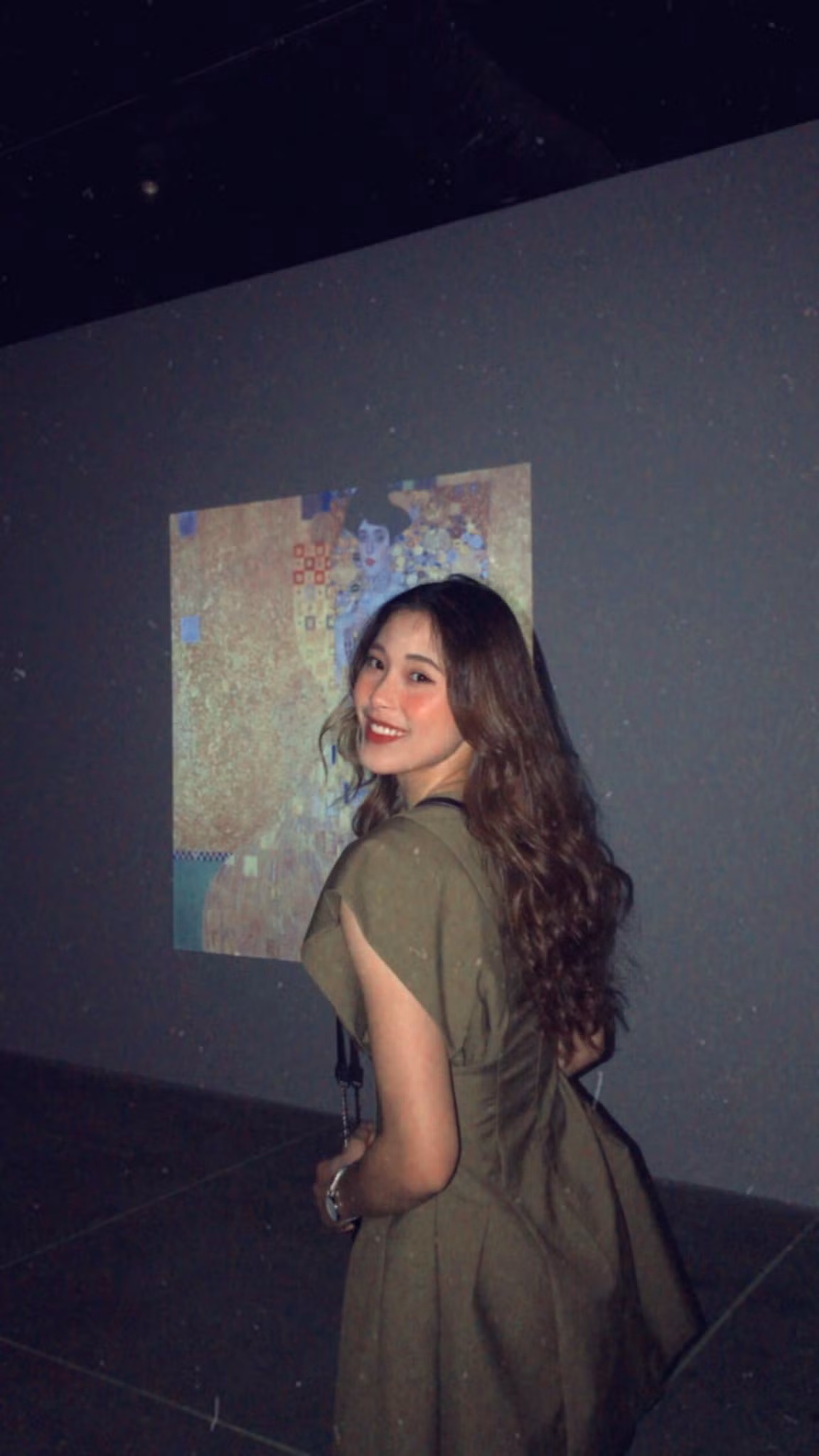 Độ nổi tiếng của Thu Huyền còn thể hiện ở lượng theo dõi gần 50 ngàn người trên trang Facebook cá nhân. Cô nàng thường đăng tải những shot hình đẹp như người mẫu khiến fan hâm mộ mê mẩn.