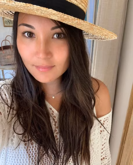 Marie Hoa Ducruet-Chevallier là công nương xứ Monaco, vào năm 2019 cô gái gốc Việt này đã kết hôn với Hoàng tử Louis Ducruet. Thông tin, hình ảnh về đám cưới hoàng gia này đã tràn ngập các mặt báo từ trong đến ngoài nước thời điểm đó.