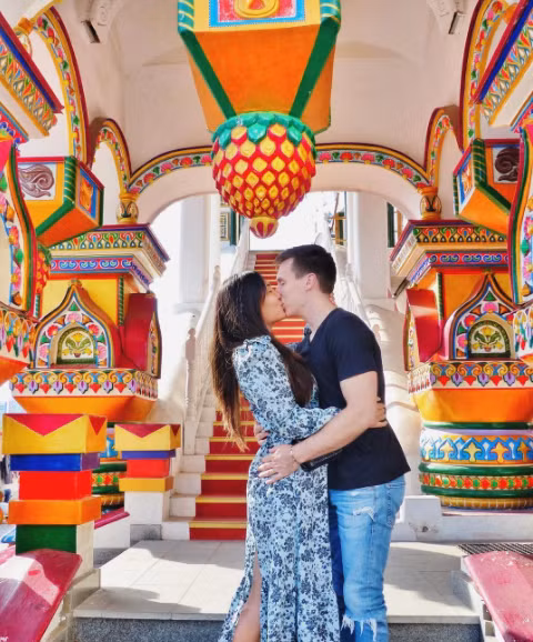 Mặc dù là thành viên hoàng tộc nhưng cuộc sống của Công nương gốc Việt và chồng không khác gì người bình thường.