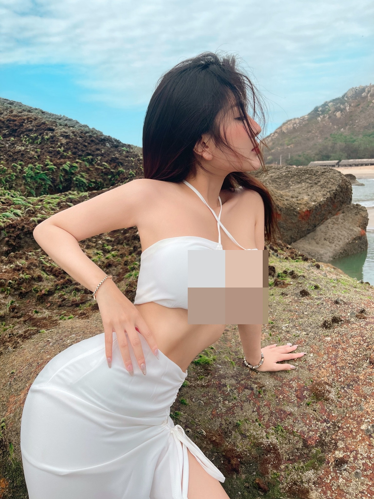 Gái xinh sinh năm 2001 này từng được mệnh danh là "nữ thần học đường", dù đã lên đại học nhưng sự quan tâm của cư dân mạng dành cho cô nàng không hề giảm sút. Ảnh: FBNV