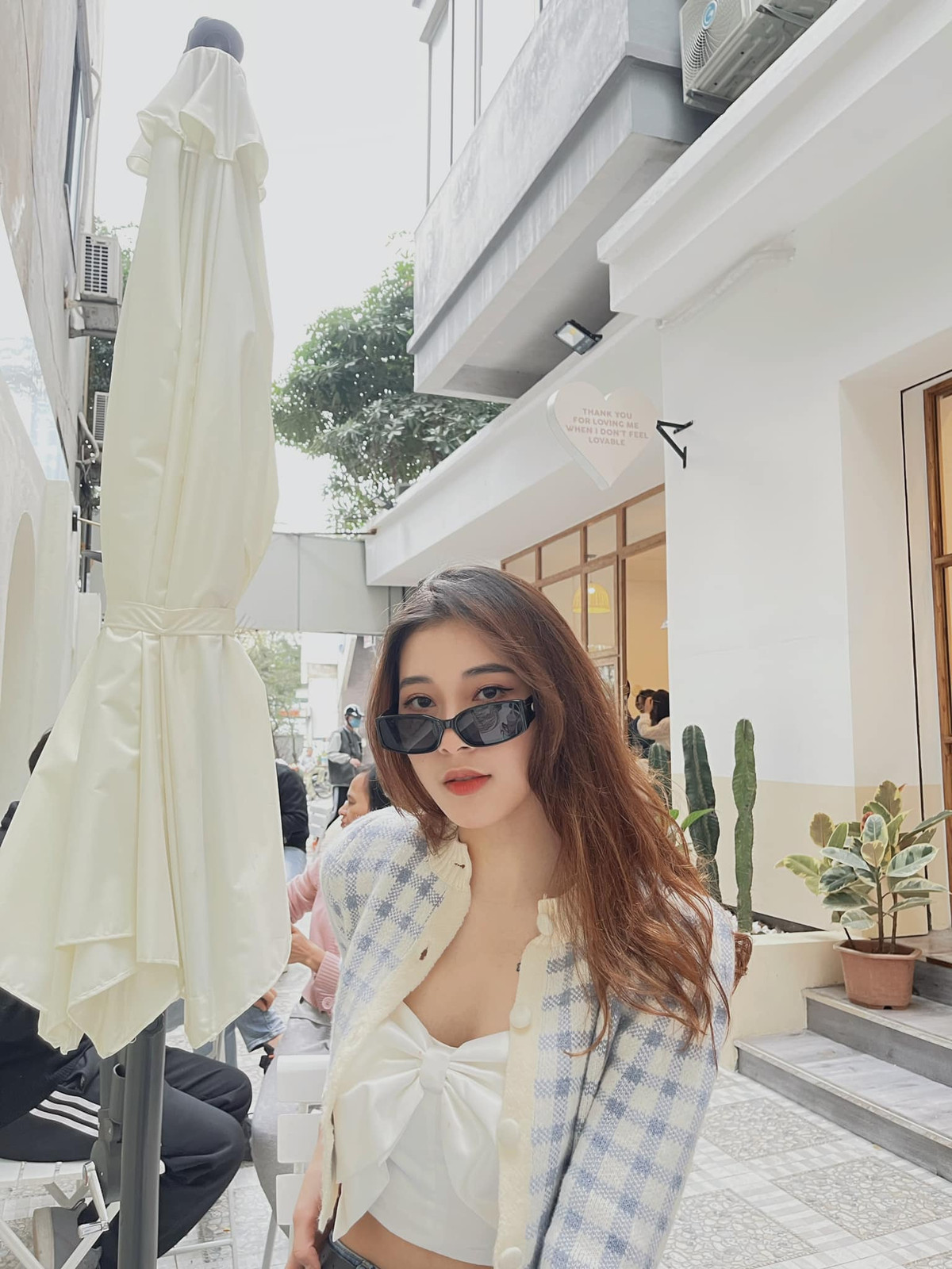 Nhiều người nhận định Thu Huyền là lớp kế cận tài sắc của những đàn chị nổi tiếng như Phạm Kim Huệ, Nguyễn Linh Chi, Phạm Thu Trang…