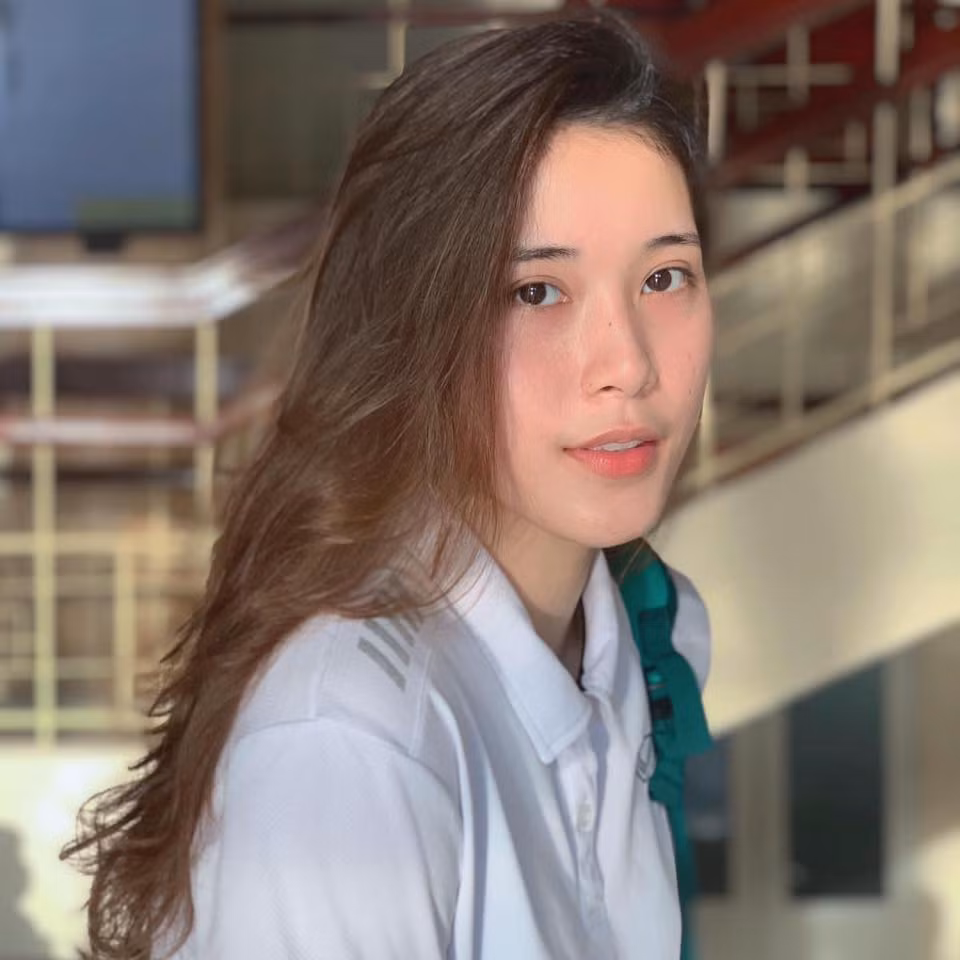 Đặng Thu Huyền sở hữu nhan sắc xinh như hot girl, cô cũng thường xuyên đăng tải ảnh "sống ảo" trên mạng xã hội.