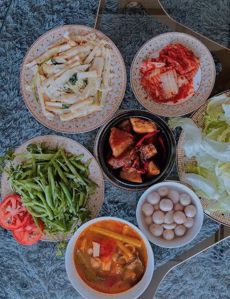 Dù quen tận hưởng cuộc sống như bà hoàng nhưng Mina Phạm vẫn không hề cảm thấy phiền hà bởi cô coi đây chính là bí quyết để giữ chồng, giữ lửa hạnh phúc.