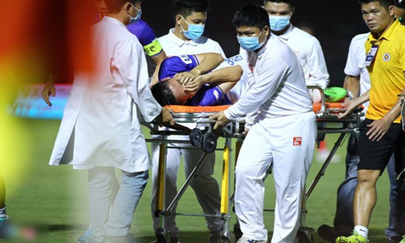 HLV Park gui thu tay, Hoang Thinh dau don sau chan thuong Hung Dung