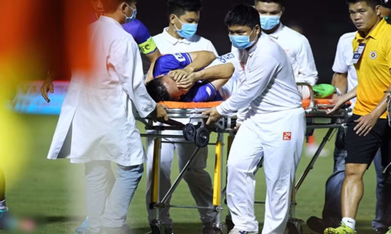 HLV Park gui thu tay, Hoang Thinh dau don sau chan thuong Hung Dung