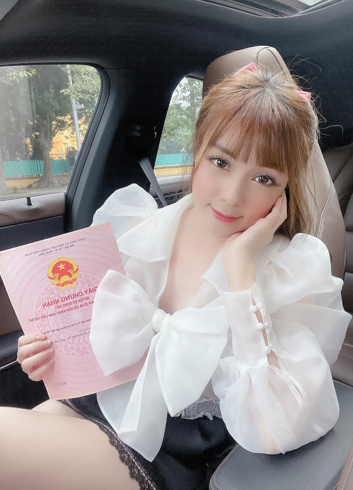 Được biết, Âu Hà My nhận nhà từ đầu tháng 2 nhưng đến nay cô mới hoàn tất mọi thủ tục sở hữu bất động sản đứng tên mình.