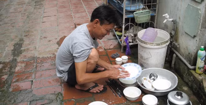 Cần gì những món quà đắt tiền trong ngày Quốc tế Phụ nữ, đôi khi điều mà hội chị em không khỏi mong ngóng, chỉ là sự tự giác, quan tâm và tinh tế.