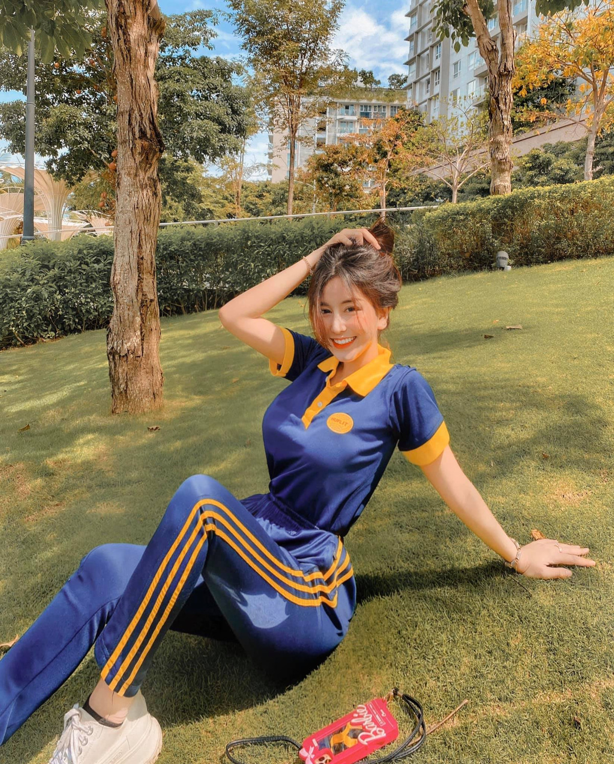 Đây không phải lần đầu tiên Võ Ngọc Trân phản ứng lại antifan một cách mềm dẻo như vậy, trước đó hot girl Sài Gòn đã từng có pha "phản dame" cực chất bắt nguồn từ những hình ảnh của mình.