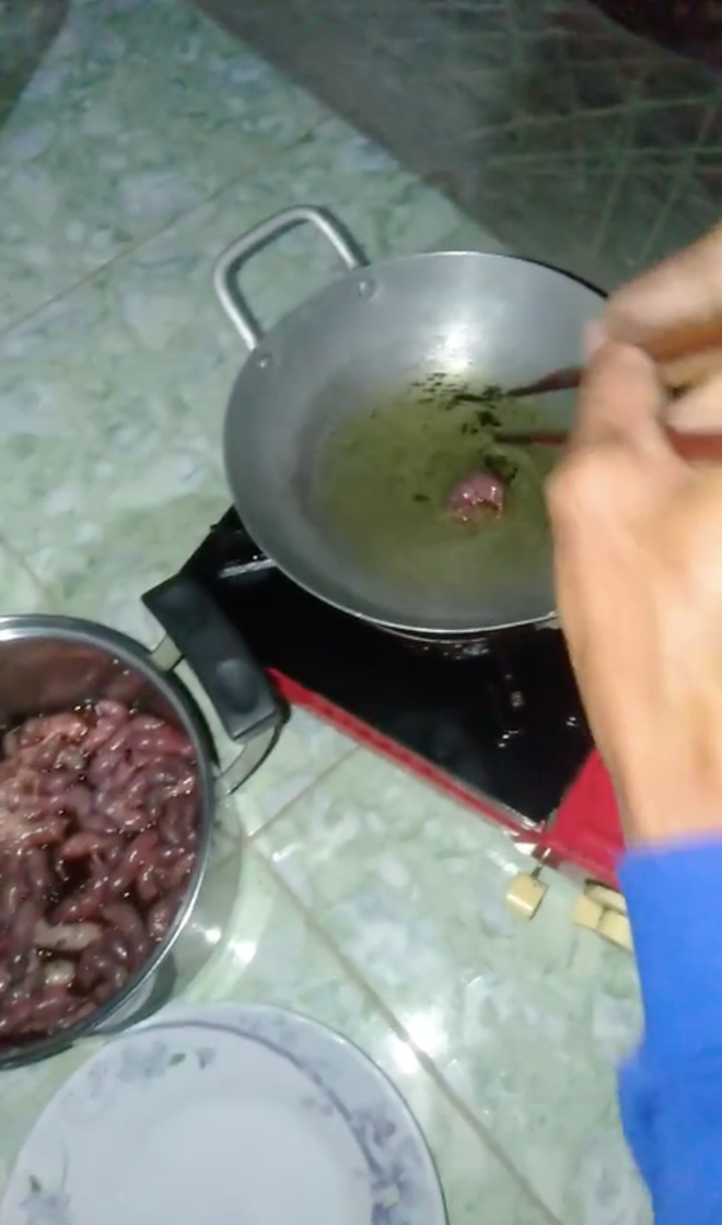 Với nội dung khiến người xem hãi hùng như thế này theo nhiều dân mạng thì nó không nên xuất hiện trên MXH.