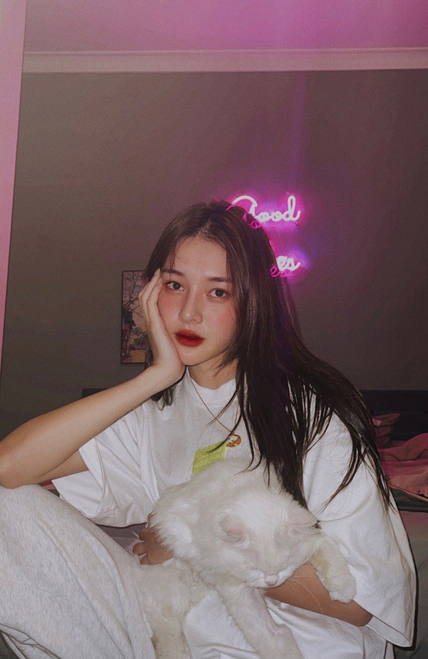 Nàng hot girl sinh năm 2000 này từng giành được ngôi vị Á khôi 1 trong cuộc thi sắc đẹp quy mô nhỏ được tổ chức tại Hà Nội vào năm 2020.