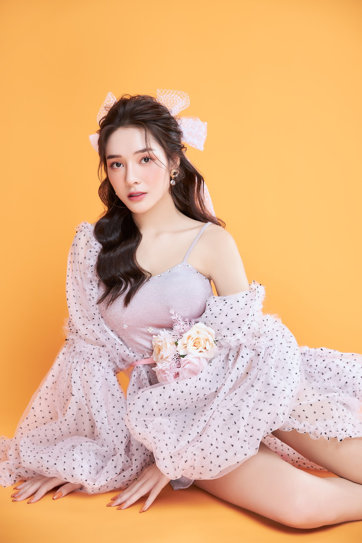 Hiện tại, ngoài làm việc cho một công ty truyền thông, Hồng Hạnh còn là diễn viên tự do, tham gia nhiều phim ngắn, webdrama hay diễn xuất trong một số vlog.