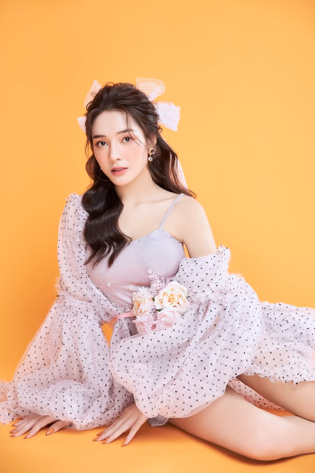 Hiện tại, ngoài làm việc cho một công ty truyền thông, Hồng Hạnh còn là diễn viên tự do, tham gia nhiều phim ngắn, webdrama hay diễn xuất trong một số vlog.
