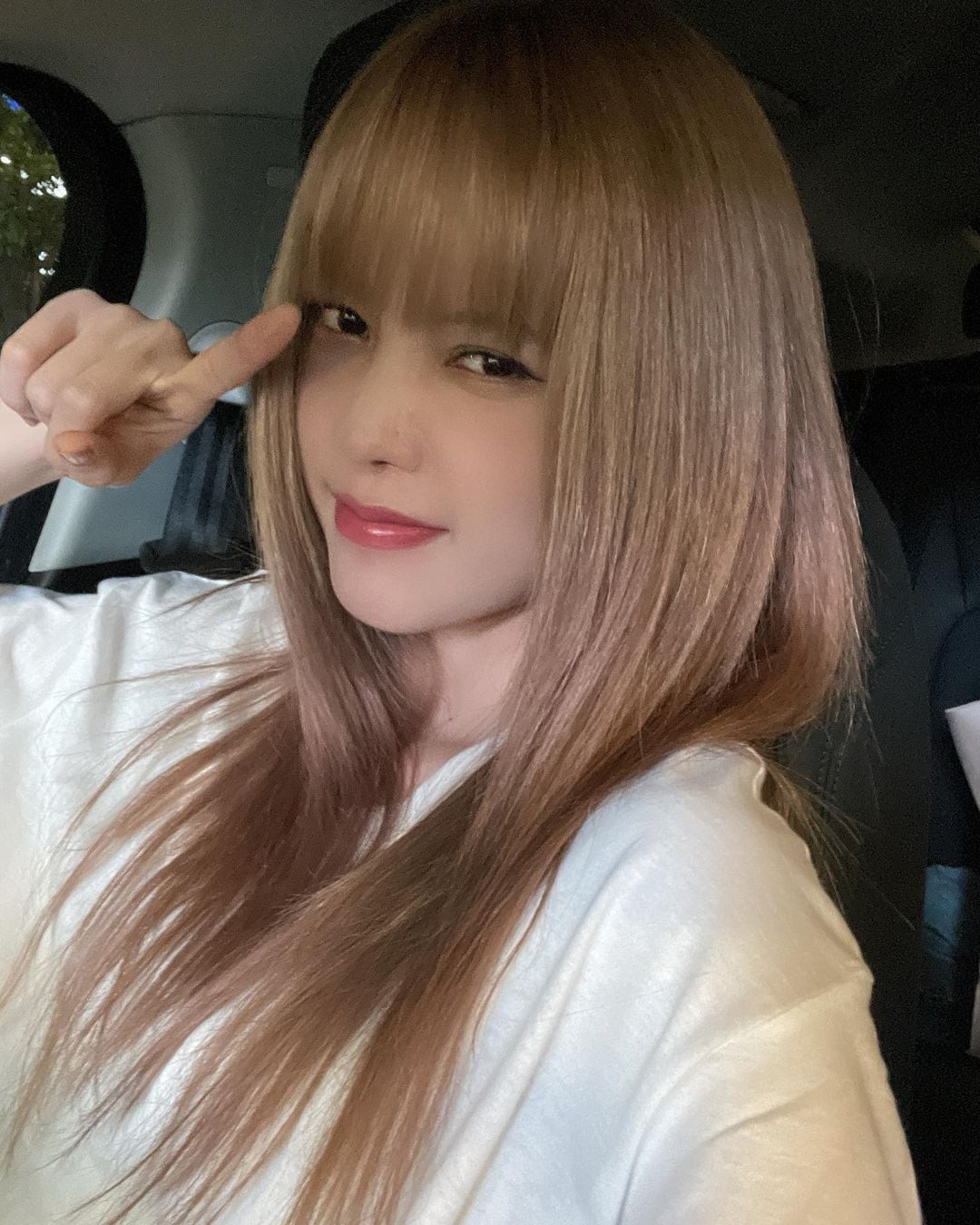 Bảo Trâm thể hiện rõ tâm trạng vui vẻ, thái độ sống tích cực và những sự thay đổi mới lạ về phong cách.