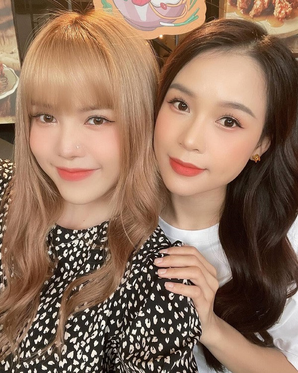 Mới đây nhất, "tình cũ" Sơn Tùng M-TP đã có dịp tái ngộ nữ diễn viên Sam khi cùng tham gia ghi hình cho một gameshow. Khoảnh khắc hai người đẹp cùng trong một khung hình đã mang về tương tác rất khủng, hàng trăm nghìn lượt yêu thích và bình luận.