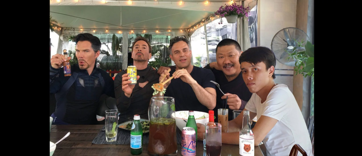 Huy quần hoa được nhiều dân mạng gọi bằng những cái tên như "thánh chế ảnh", "thánh photoshop"...