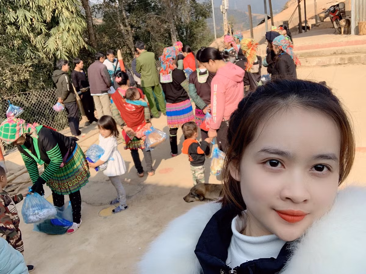 Khi nhận lệnh gọi nhập ngũ, Hoàng Thanh được gia đình, bạn bè chúc mừng và hết lòng động viên, cổ vũ tinh thần.