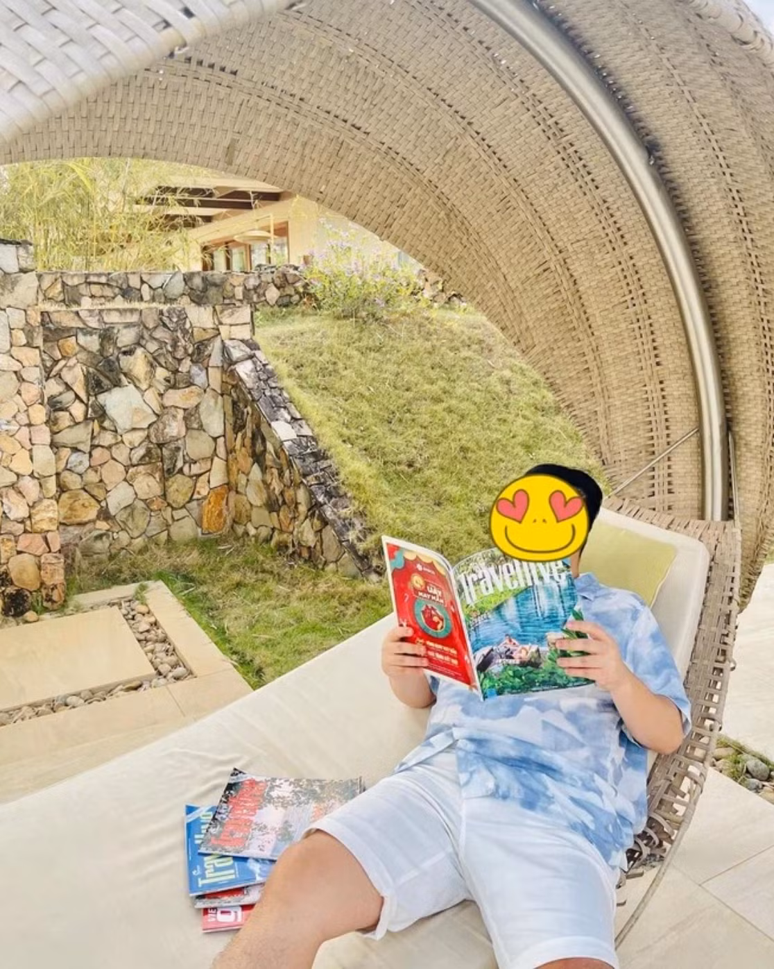 Được biết, người ấy của Phí Phương Anh là thiếu gia Sài thành tên Đ.M.Q, bạn thân Fabo Nguyễn - con trai ông trùm điện tử Sài thành. Cũng chính vì lý do này mà người tình tin đồn của nữ ca sĩ tiếp tục bị lộ ra trong story mà bà xã Fabo Nguyễn chia sẻ mới đây.