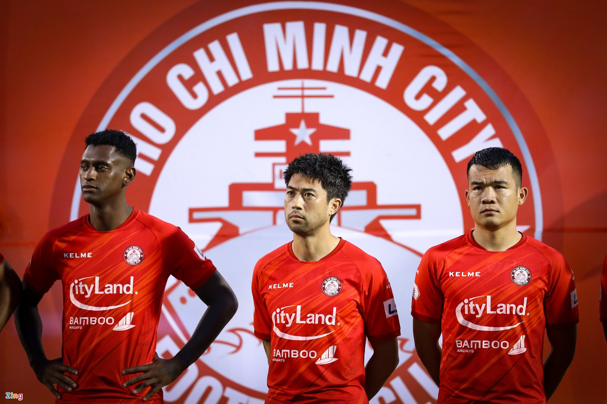 Trả lời truyền thông trước trận gặp CLB Quảng Ninh, Lee Nguyễn (giữa) nói: “Tôi chưa từng xem đội Quảng Ninh thi đấu bao giờ. Tôi không biết họ là đội nào”.