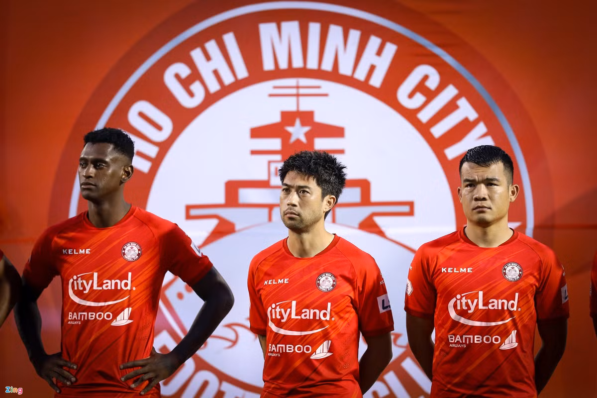 Trả lời truyền thông trước trận gặp CLB Quảng Ninh, Lee Nguyễn (giữa) nói: “Tôi chưa từng xem đội Quảng Ninh thi đấu bao giờ. Tôi không biết họ là đội nào”.