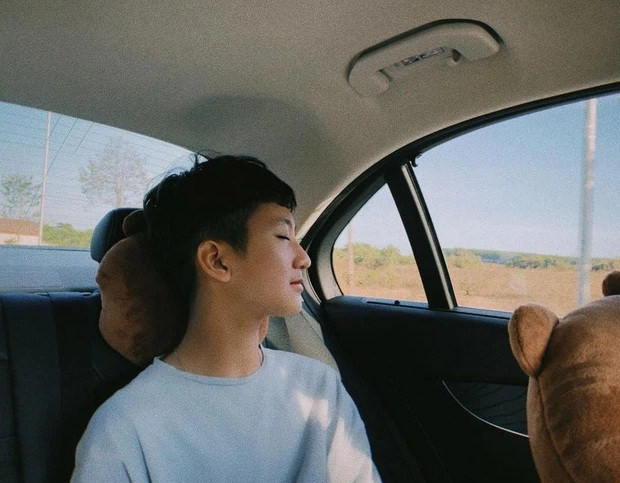 Đối với những khán giả yêu mến Khả Ngân hẳn không còn xa lạ với cậu em trai “soái ca” của cô nàng.