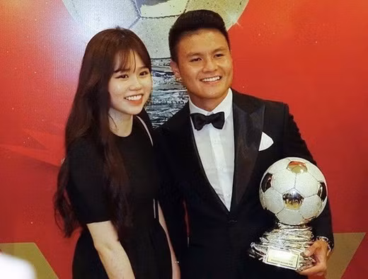 Hậu chia tay, "tình cũ" Quang Hải không hề bi lụy, cô nàng tiếp tục hưởng thu cuộc sống và cho ra đời nhiều bức ảnh xinh đẹp đăng tải lên MXH.