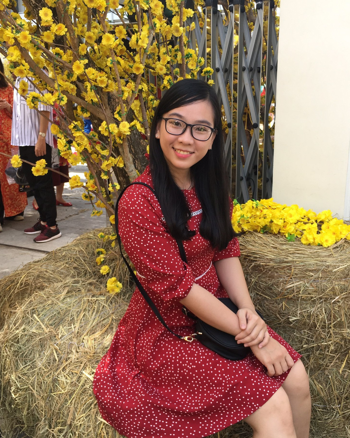 Lê Na là cô gái đúng nghĩa khi có sở thích nấu ăn và đọc sách những lúc rảnh rỗi. Những hình ảnh của Lê Na luôn truyền một nguồn năng lượng tích cực đến người đối diện bởi nụ cười tươi và hạnh phúc luôn ở trên khuôn mặt cô gái 25 tuổi này.