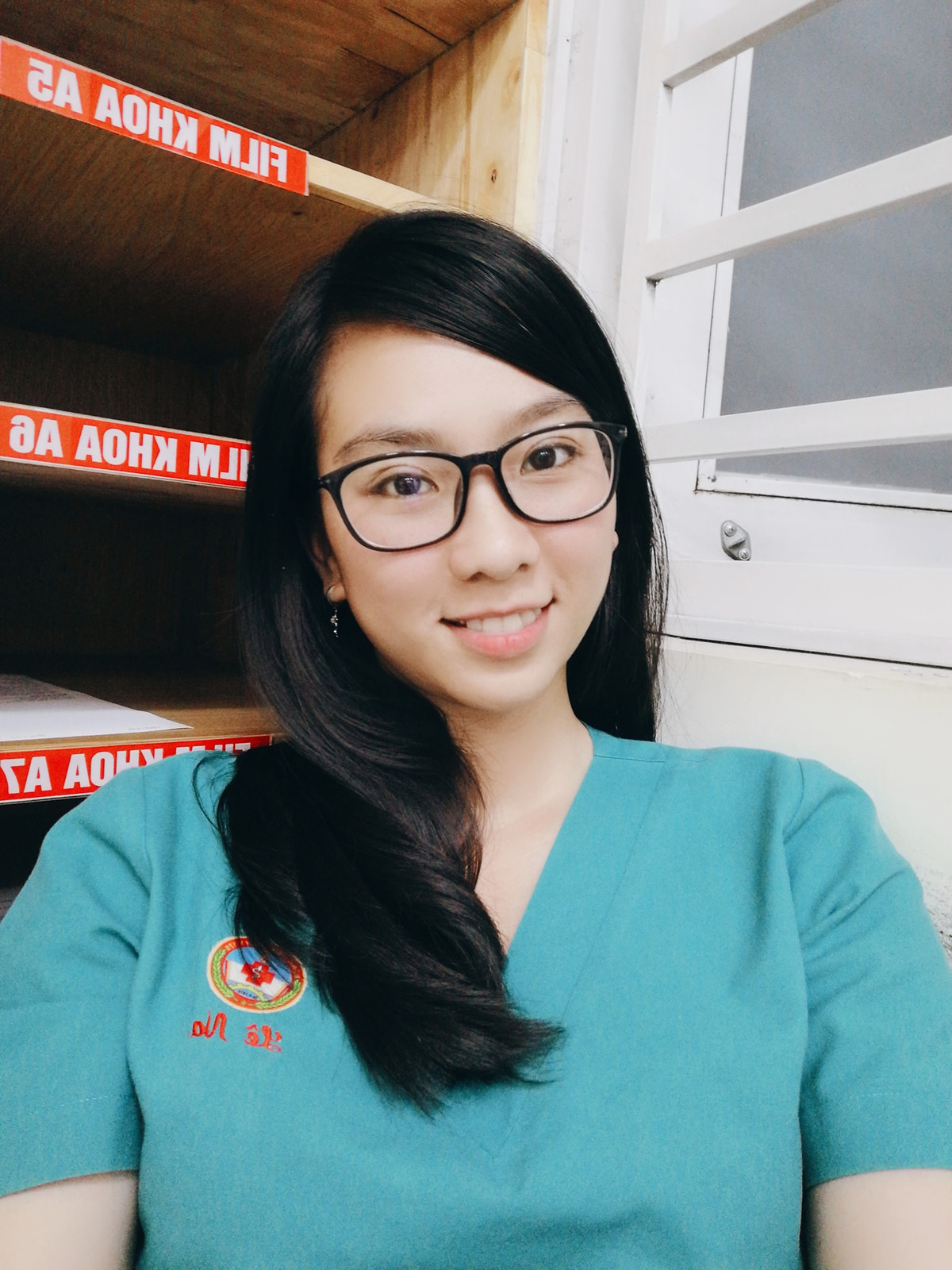 Sự xuất hiện của cô gái trẻ xinh đẹp tình nguyện được cống hiến cho Tổ quốc là niềm hạnh phúc, sự tự hào. Lê Na cho hay, khi biết mình được tuyển chọn tham gia hoạt động gìn giữ hòa bình của Liên Hiệp Quốc tại Cộng hòa Nam Sudan, cô rất vui khi trở thành một trong nhiều người trẻ ở đơn vị lên đường tham gia bệnh viện dã chiến. Ảnh: FBNV