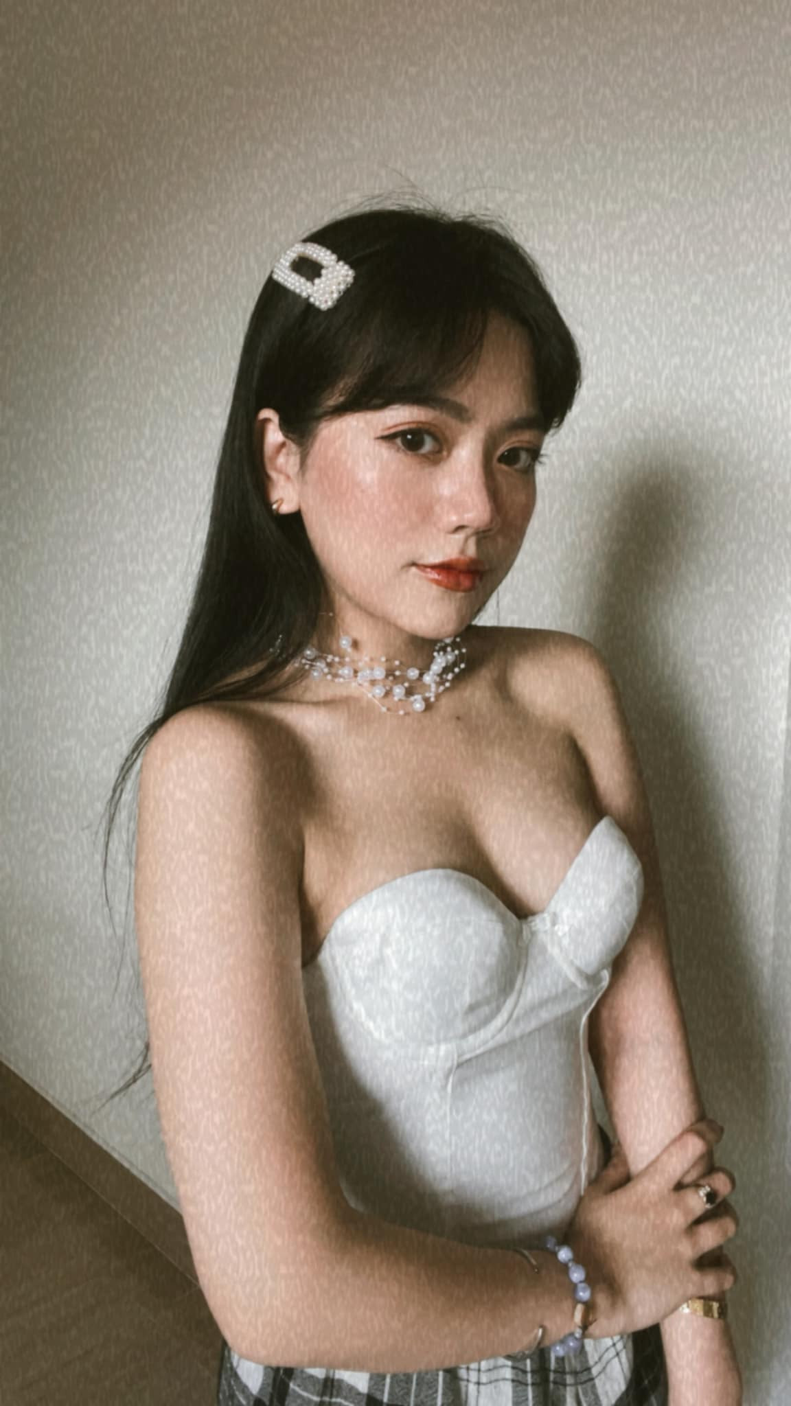 Vóc dáng của gái xinh này cũng thuộc top "không phải dạng vừa", vậy nên dễ dàng nhận thấy cô thường xuyên diện những trang phục ôm sát làm tôn dáng.