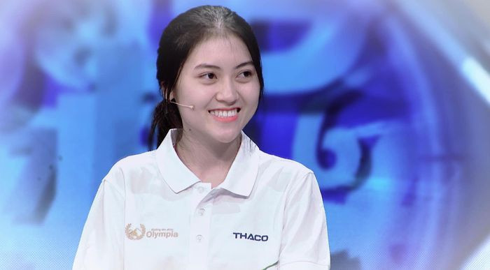 Trận thi tuần cuối cùng của Đường lên đỉnh Olympia năm thứ 20 từng chứng kiến sự tranh tài của một hoa khôi và một nữ sinh xinh đẹp có tên Phan Nguyễn Hồng Lam, cô thu hút sự chú ý của khán giả nhờ sở hữu thành tích học tập tốt. Ảnh: Tổng hợp